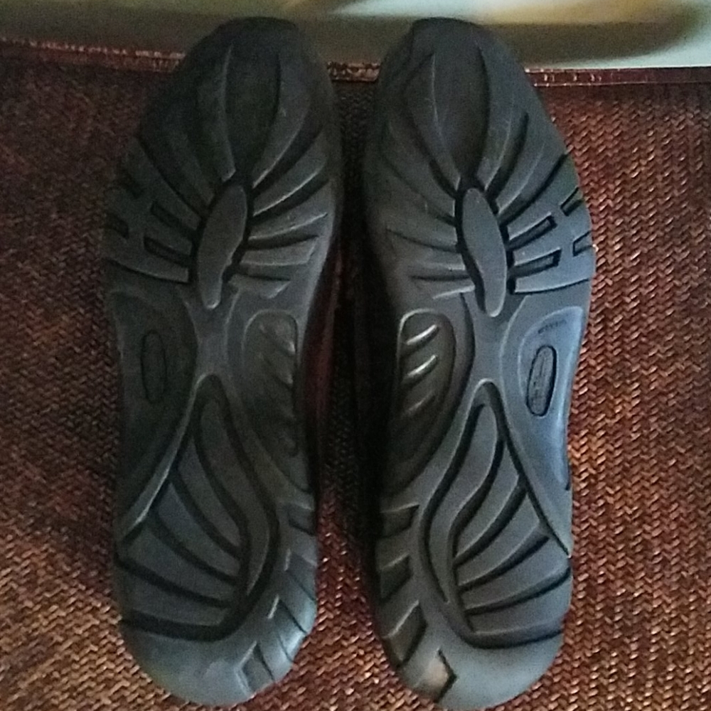 Shoes - Picture 3 of 3